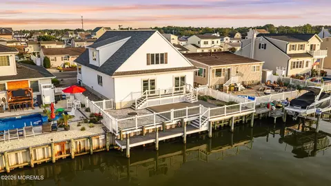2526 Hiering Rd, Toms River, NJ 08753