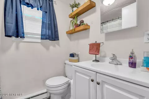 Bath - 2 Central Ave, Waretown, NJ 08758 photo 1 of 1