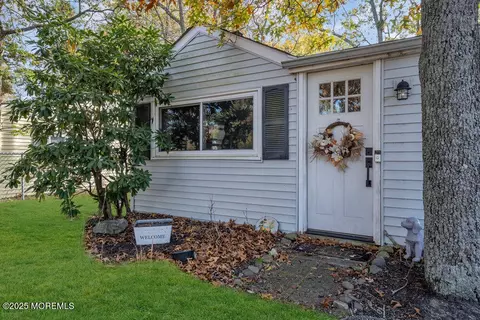 Exterior - 2 Central Ave, Waretown, NJ 08758 photo 2 of 6