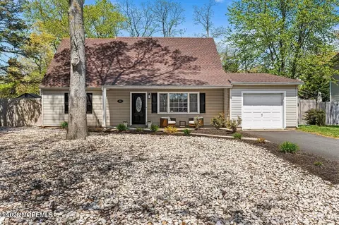 88 Almond Dr, Toms River, NJ 08753