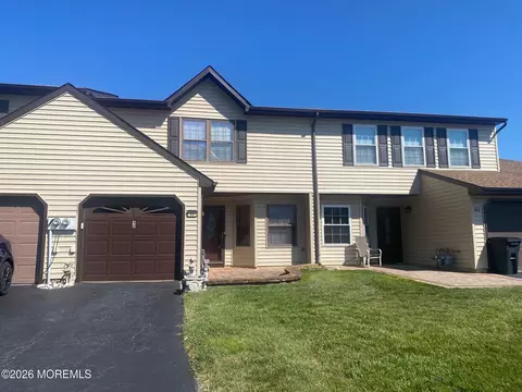 40 Atlantis Ter, Freehold, NJ 07728