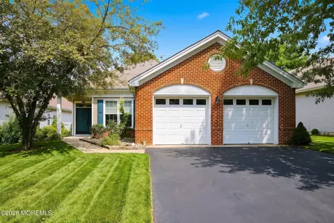 18 Bellflower Dr, Lakewood, NJ 08701