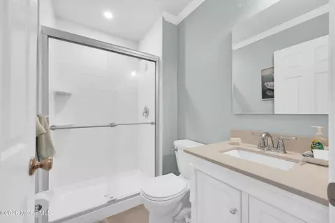 Bath - 4 Brenner Ct, Brick, NJ 08724 photo 2 of 2
