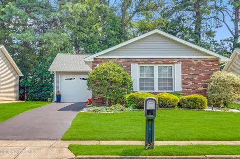 Exterior - 4 Brenner Ct, Brick, NJ 08724 photo 3 of 6