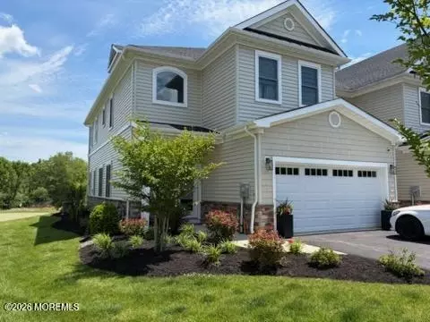 112 Hedgerow Ln, Manalapan, NJ 07726