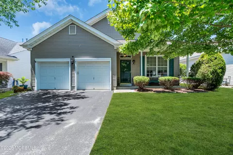 82 Robin Ln, Barnegat, NJ 08005