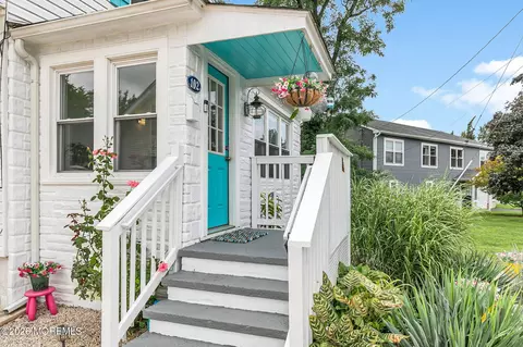 102 Victoria Pl, Union Beach, NJ 07735