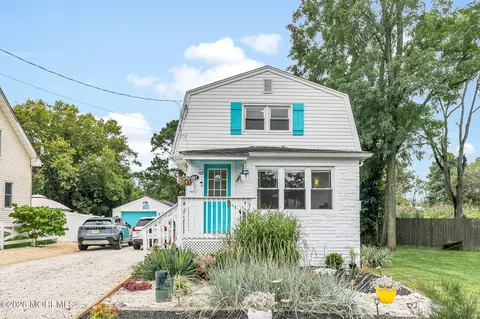 102 Victoria Pl, Union Beach, NJ 07735