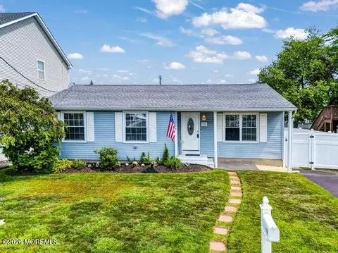 625 Beachwood Ave, Toms River, NJ 08753