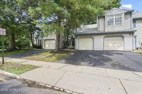 102 Rumford Way, Manalapan, NJ 07726