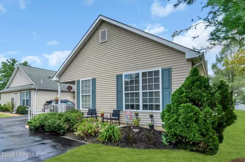 7 Fennel Ct, Whiting, NJ 08759
