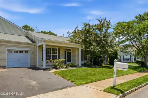 83 Jadelawns Dr, Lakewood, NJ 08701