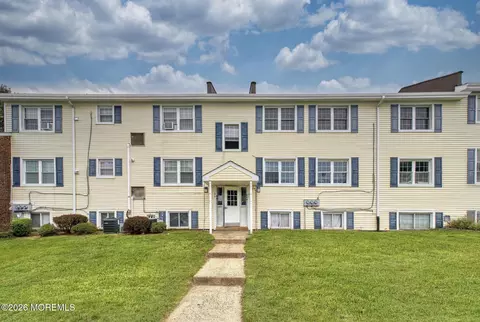 192 Sawmill Rd #B, Brick, NJ 08724