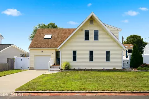 28 Harbor View Ln, Toms River, NJ 08753