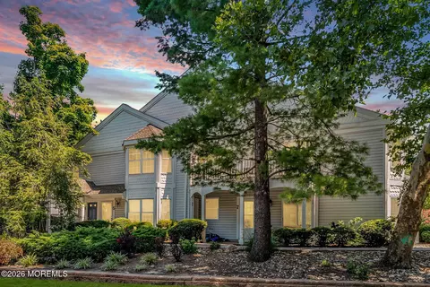 6 Tulip Ln, Freehold, NJ 07728