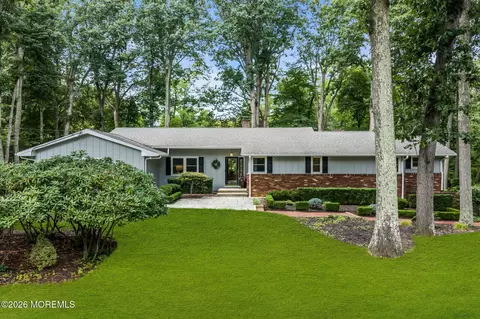 10 Woodland Dr, Colts Neck, NJ 07722