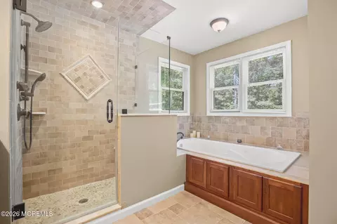 Bath - 45 Pineoaka Rd, Jackson, NJ 08527 photo 3 of 4