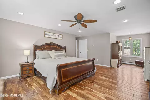 Bedroom - 45 Pineoaka Rd, Jackson, NJ 08527 photo 2 of 7
