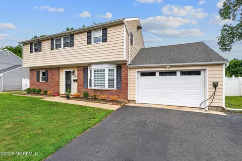 31 Peach Tree Rd, Oakhurst, NJ 07755