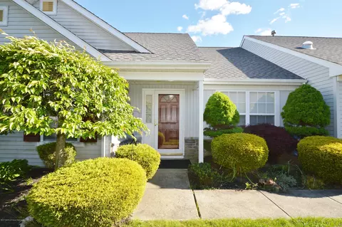 2555 Ridgemont Ct, Toms River, NJ 08755