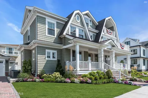 20 End Ave, Avon By The Sea, NJ 07717