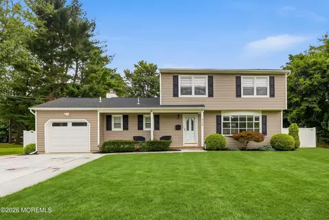 424 W Lake Ave, Oakhurst, NJ 07755