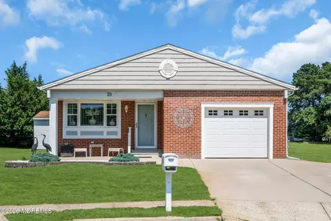 18 Burgess Ct, Toms River, NJ 08757