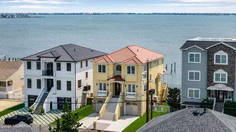 657 Bayview Dr, Toms River, NJ 08753