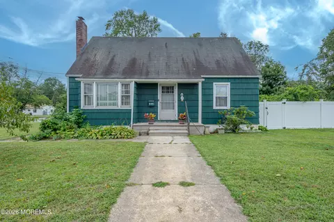 500 Pine St, Lakehurst, NJ 08733