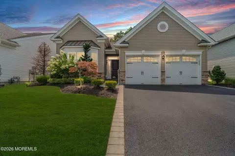 38 Sunset Dr, Tinton Falls, NJ 07724