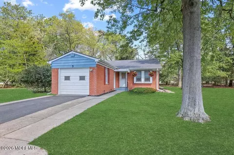 5 Revere Ct, Whiting, NJ 08759