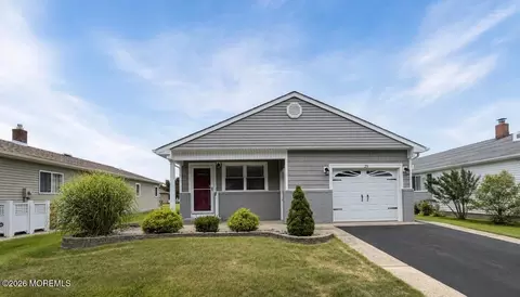 25 Vail St, Toms River, NJ 08757