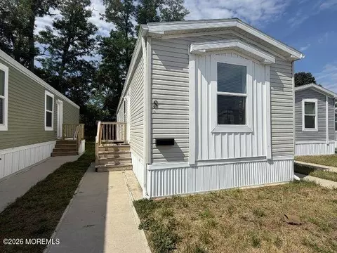 8 John St, Keansburg, NJ 07734