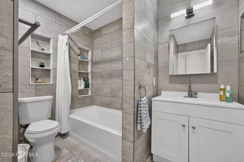 Bath - 80 Rita Ln, Jackson, NJ 08527 photo 2 of 3