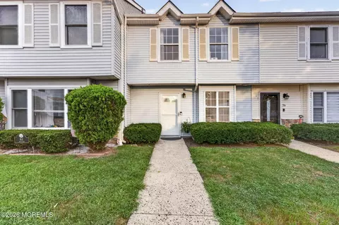 80 Rita Ln, Jackson, NJ 08527