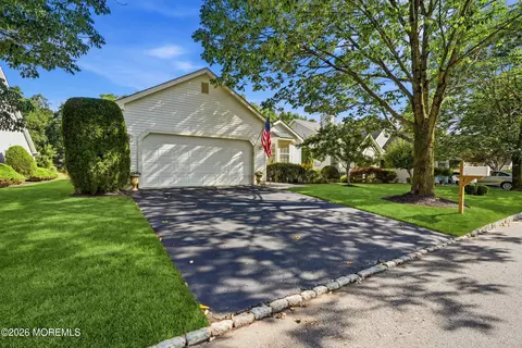 9 Sandhurst Rd, Lakewood, NJ 08701