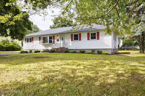 560 Garrett Hill Blvd, Belford, NJ 07718