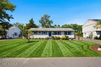 62 Parkway Dr, Brick, NJ 08723
