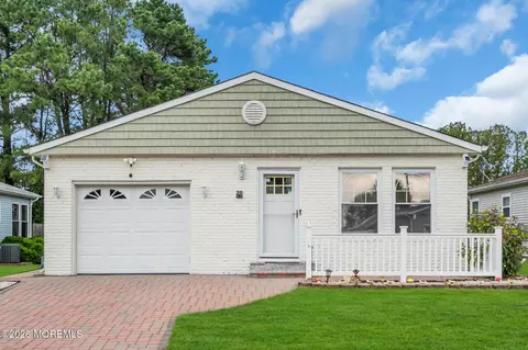 20 Camrose St, Toms River, NJ 08757
