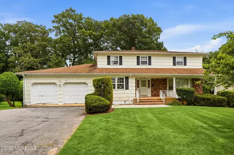 27 Stonehenge Dr, Ocean, NJ 07712