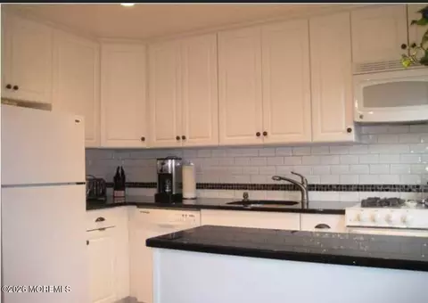 139 Manor Dr #1305, Red Bank, NJ 07701