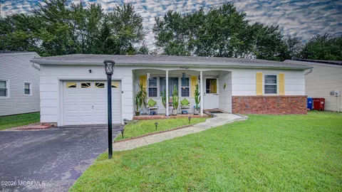 48 Northumberland Dr, Toms River, NJ 08757