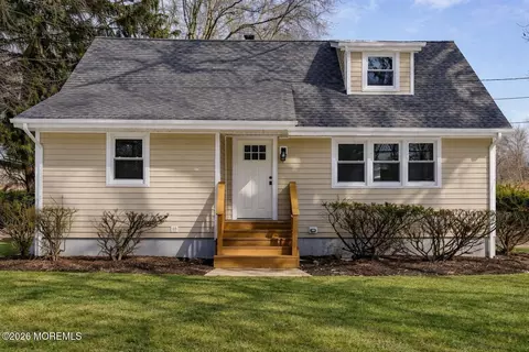 80 Freehold Rd, Manalapan, NJ 07726