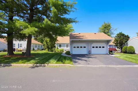 96 Halls Croft Rd #D, Freehold, NJ 07728