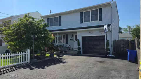40 Wood St, Keansburg, NJ 07734