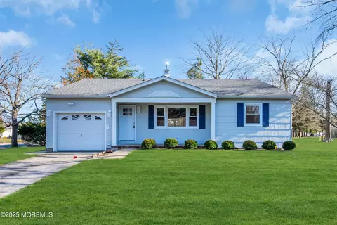 89 Brakenbury Dr, Toms River, NJ 08757
