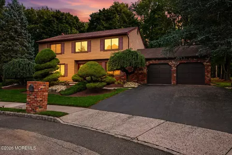28 Buttonwood Dr, Marlboro, NJ 07746