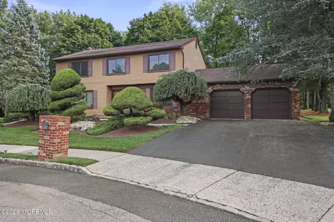 28 Buttonwood Dr, Marlboro, NJ 07746