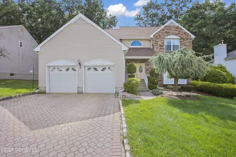 21 Angelique Ct, Morganville, NJ 07751