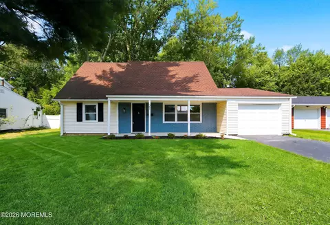 21 Glenview Ln, Willingboro, NJ 08046